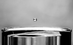 Sobre fotos preto e branco - Gota